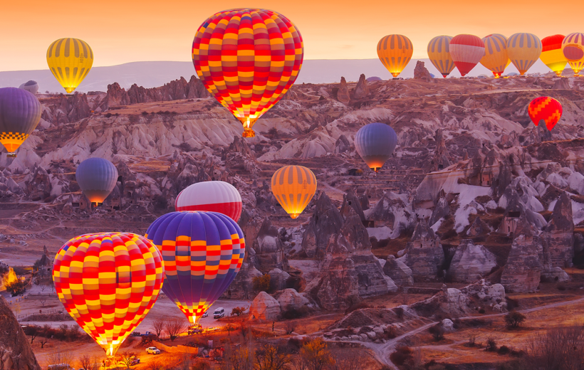 Amanecer en Globo aerostatico por el Valle de las chimeneas, Capadoccia